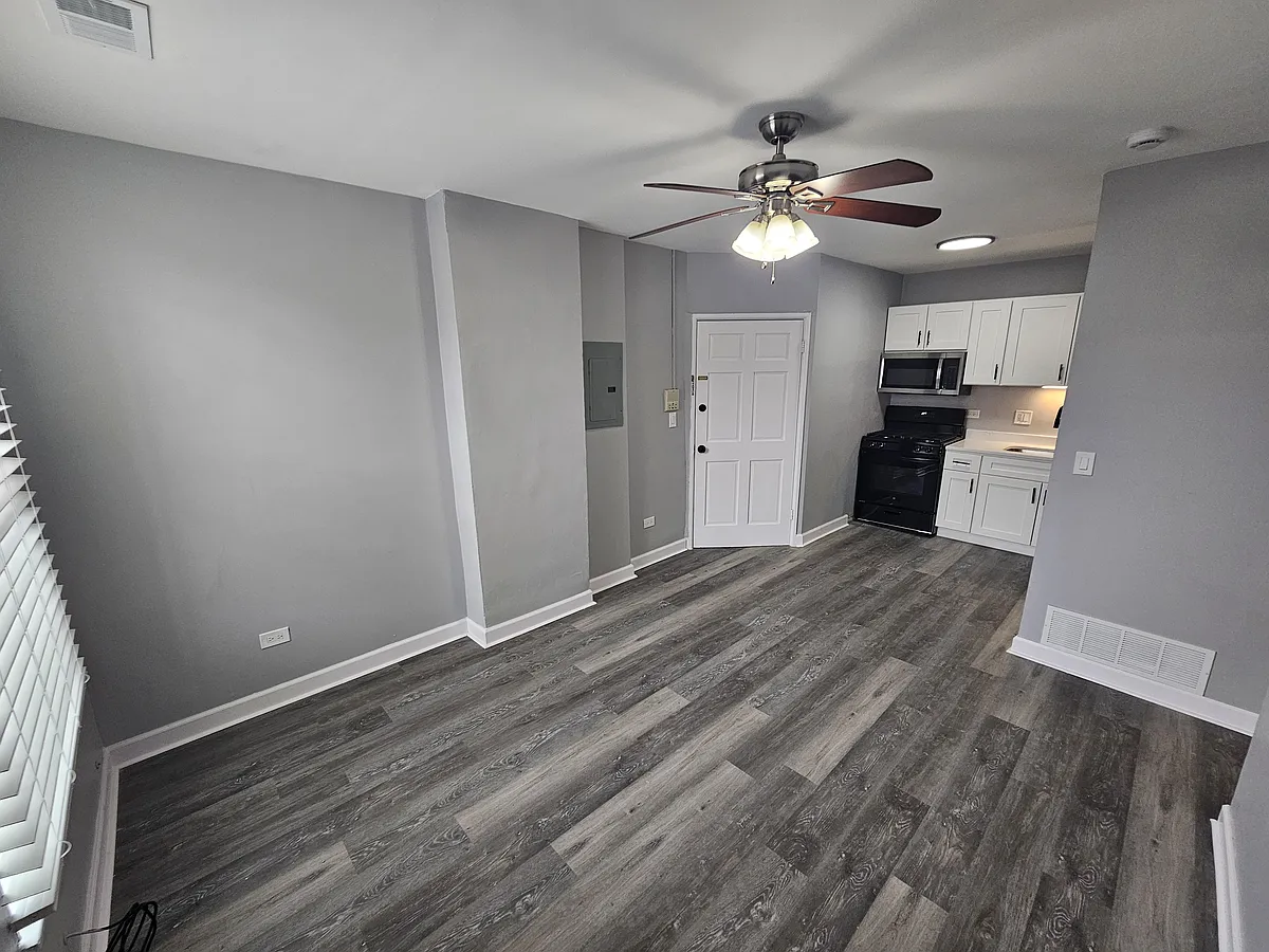 Building Photo - 6828 Windsor Ave #5