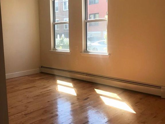 4th image of 2240 Quimby Ave #1-0