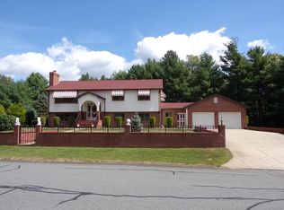 8 Gayla Dr, Acushnet, MA 02743