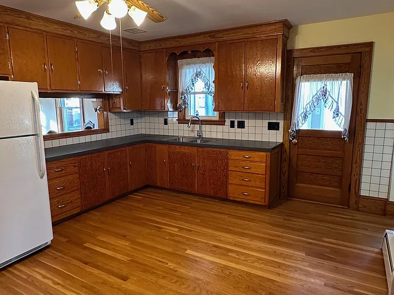 146 Harrington Ave — Photo 4