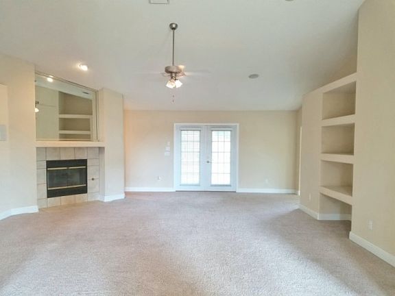 4th image of 1614 Woodlawn Way