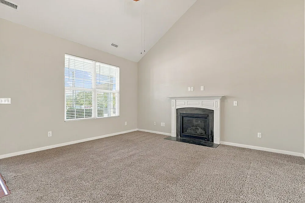 4 bed, 2.5 bath, 1856 sqft, $2,175 — Photo 4