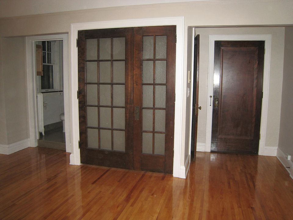 2nd image of 1325 W 25 1/2 St