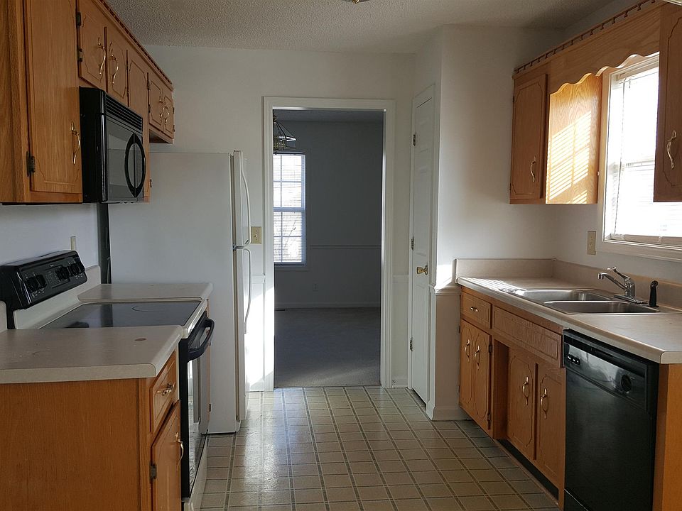 2nd image of 927 Roedeer Dr
