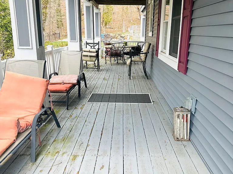 Main St — Photo 3