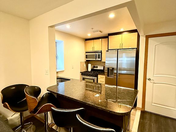5th image of 3080 W 1st St #2