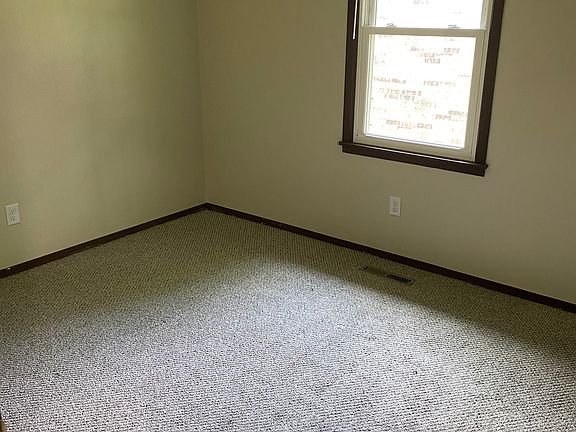 Spare bedroom, carpet new in June 2024.