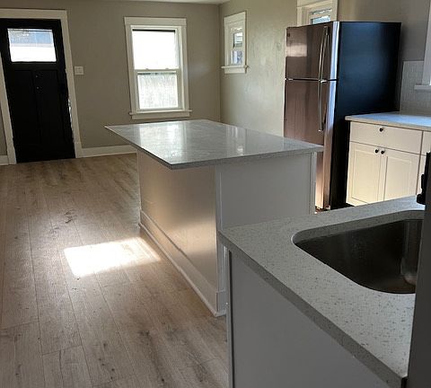 4th image of 1425-1427 Sanford Ave