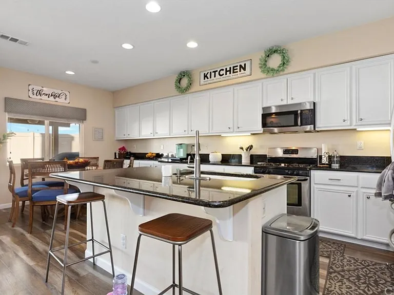 13558 Deluvina Ct — Photo 10