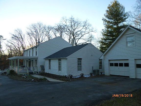 3rd image of 5525 Riverbend Dr