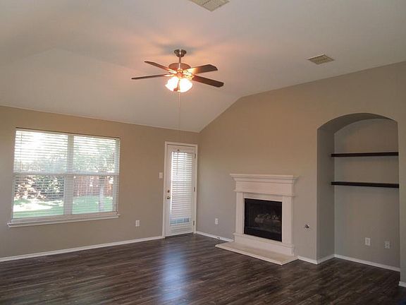 5th image of 100 Creekview Dr