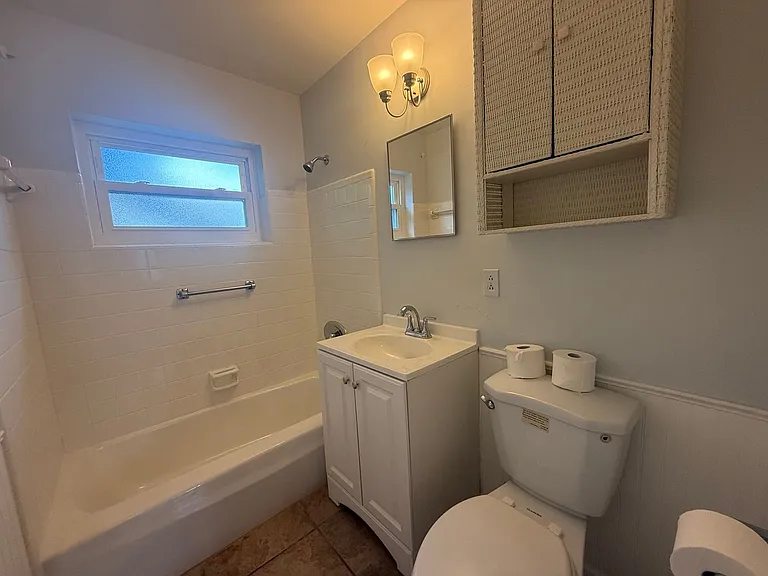975 North Village Dr — Photo 15