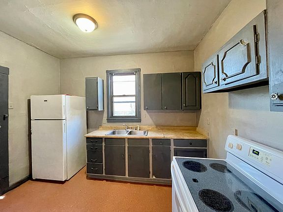 5th image of 2909 E 22nd St