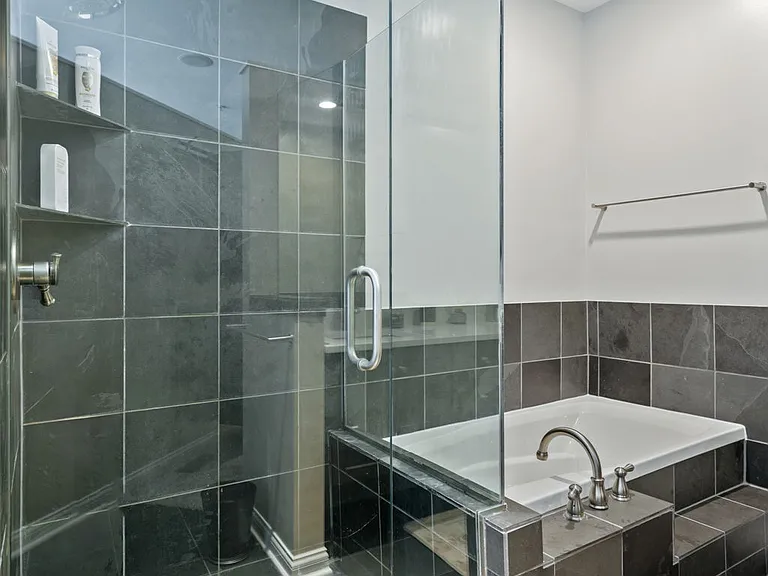 932 N Broadway St #1 — Photo 32