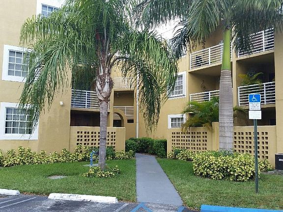 3rd image of 9731 Fontainebleau Blvd APT 208