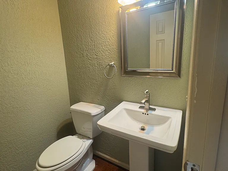 132 Camelot Dr #132 — Photo 5