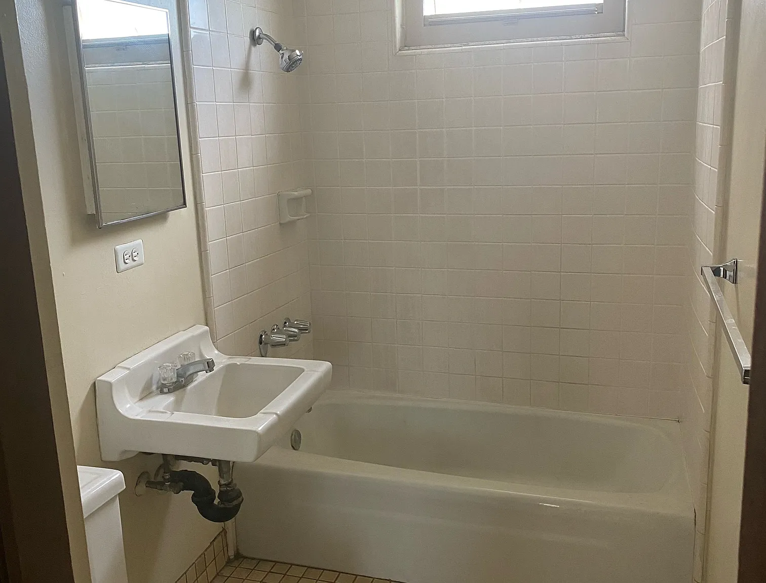 1 bed, 400 sqft, $1,560 — Photo 4