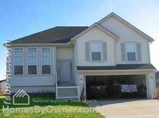 637 S Stone Creek Dr, Gardner, KS 66030