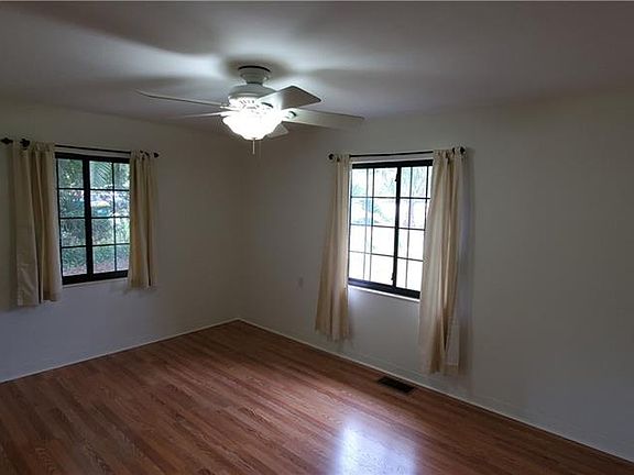 5th image of 1324 Crestview Dr