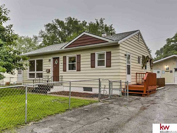 2nd image of 905 Hopkins Dr