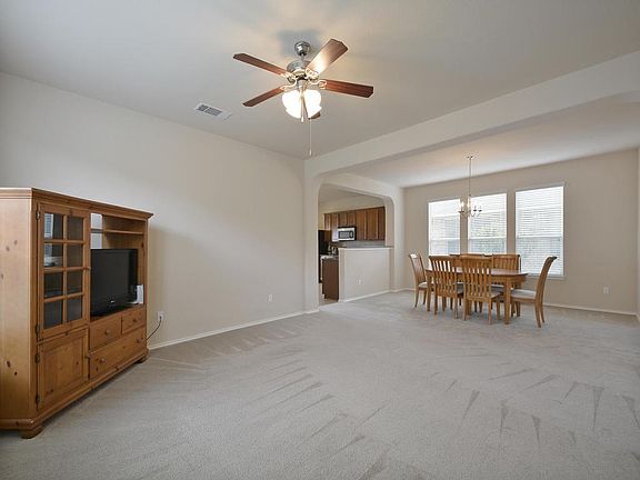 4th image of 2044 Livonia Dr