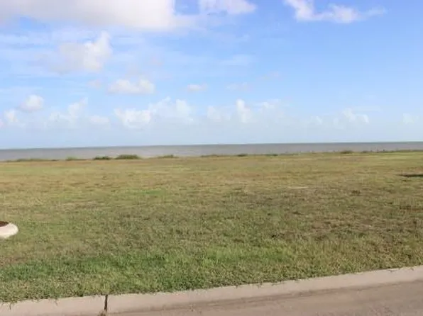 3053 Bay Point Dr, Palacios, TX 77465