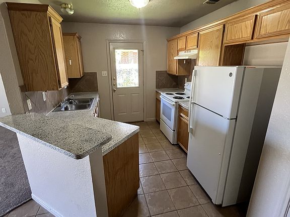 5th image of 1402 Nicholas Cir APT A