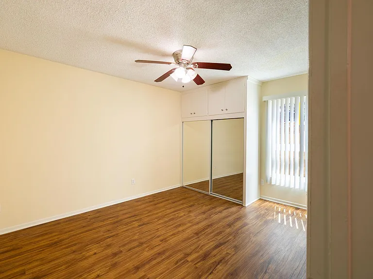 Sleepy Hollow Apartments — Photo 39