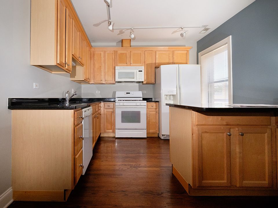 Kitchen, repainted and new appliances in stainless steel