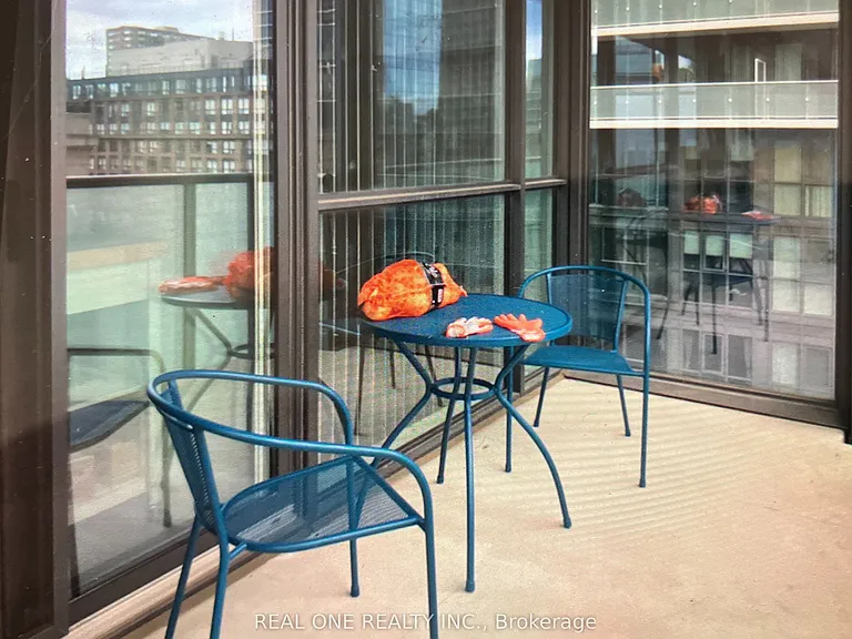 15 Grenville St #1110 — Photo 3