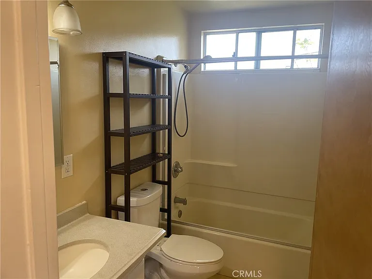 518 Geneva Ave — Photo 6