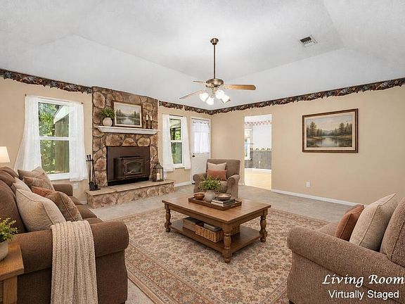3rd image of 133 Oak Hollow Dr