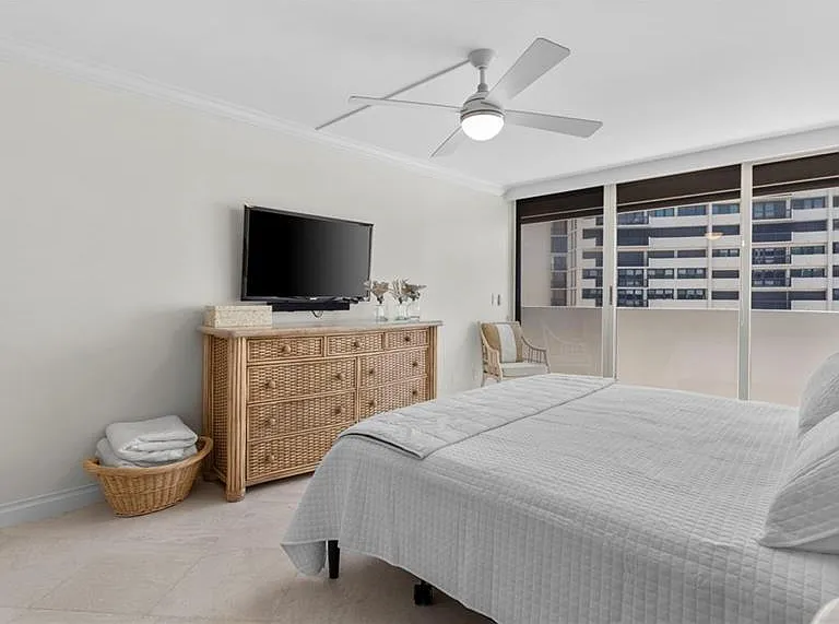 4005 Gulf Shore Blvd N #700 — Photo 34