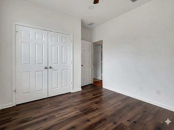3rd image of 3025 Four Oaks Blvd