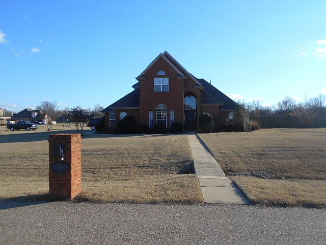 1st image of 605 Greenfield Dr