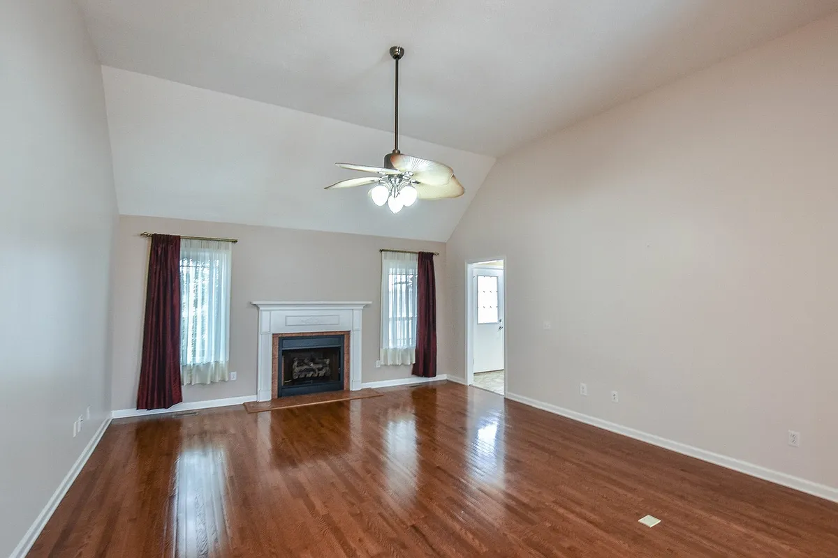 Building Photo - 645 Fallbrook Ln