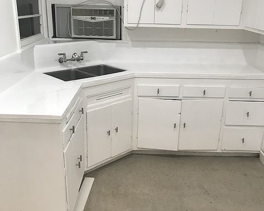 4th image of 4322 Raymond Ave