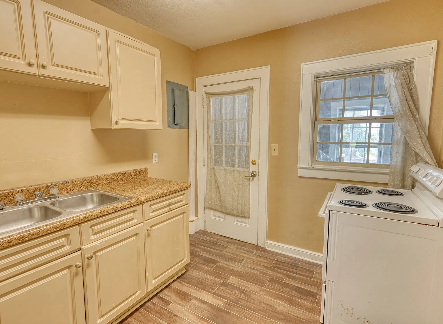 2 bed, 1000 sqft, $950 — Photo 3