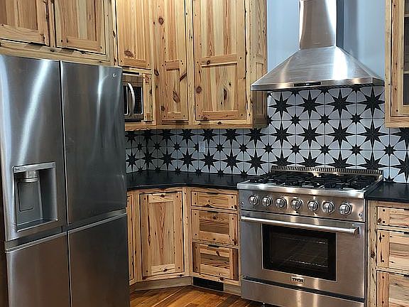 5th image of 1133 E 8th St