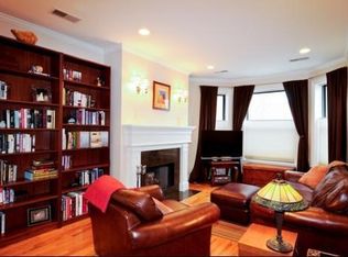 726 W Addison St APT 1, Chicago, IL 60613