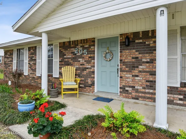 205 Saint Augustine Dr, Long Beach, MS 39560