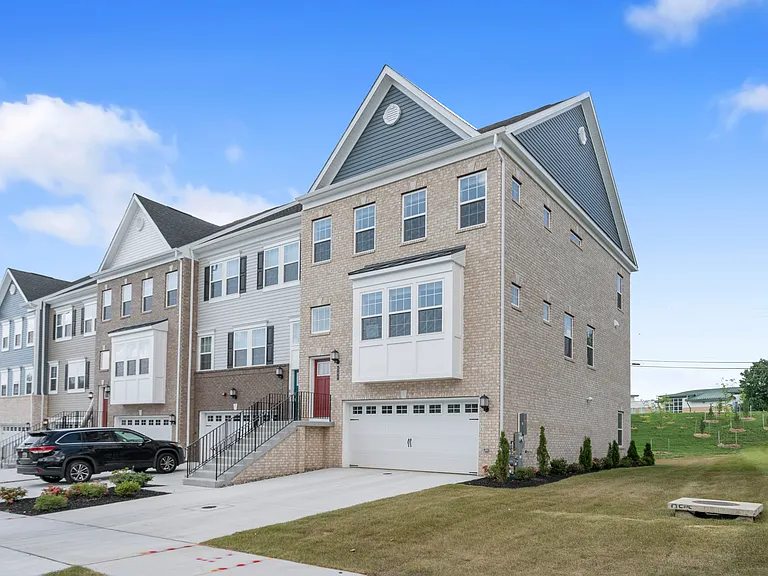 1749 Water Crossing Rd — Photo 1
