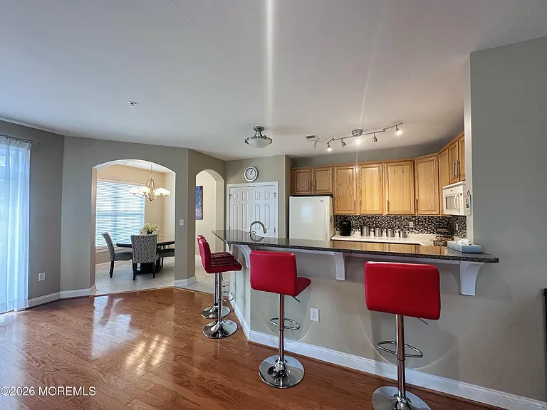 512 Abby Rd — Photo 5