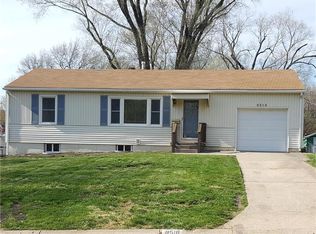 8518 W 69th Ter, Overland Park, KS 66204