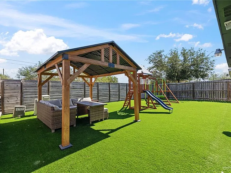 921 Casa Blanca — Photo 17