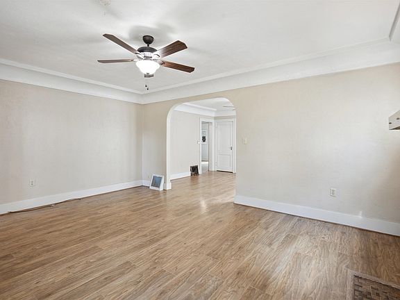 4th image of 407 1st Ave NE