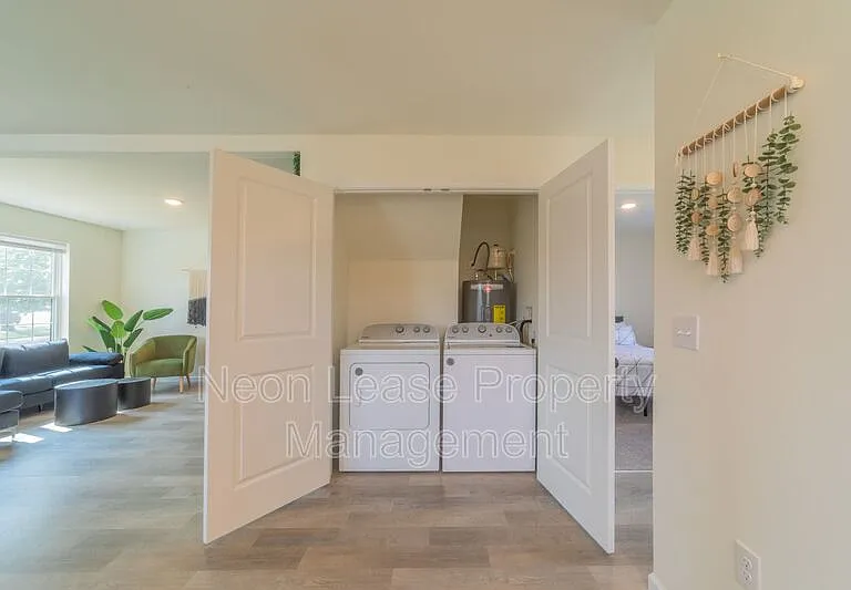 674 N Bedford St — Photo 10