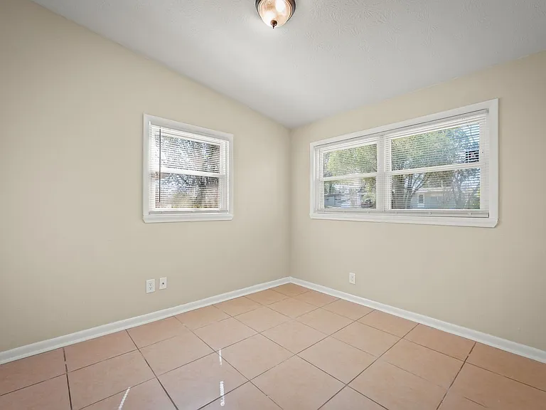 909 Westgate Dr — Photo 23
