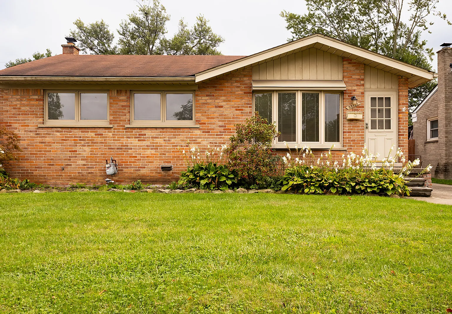 3 bed, 1000 sqft, $2,000 — Photo 1