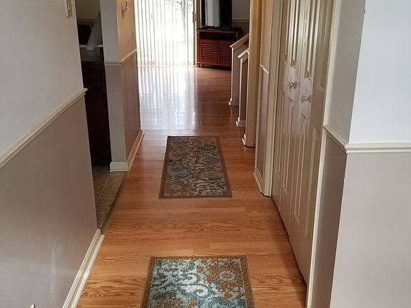3rd image of 1405 Briarwood Dr